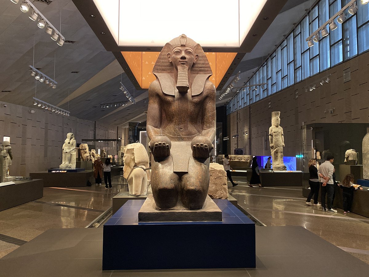 statue-of-queen-hatshepsut-copyright-of-gem