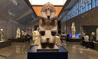 statue-of-queen-hatshepsut-copyright-of-gem