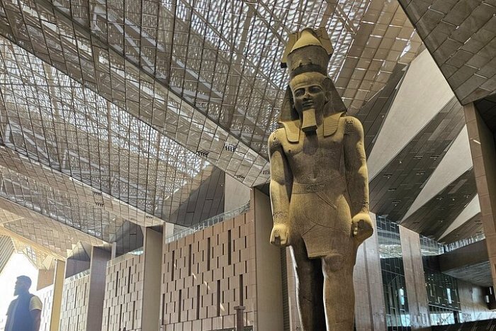 VIP Private Cairo Tour – Pyramids, GEM, Camel &Bazaar market