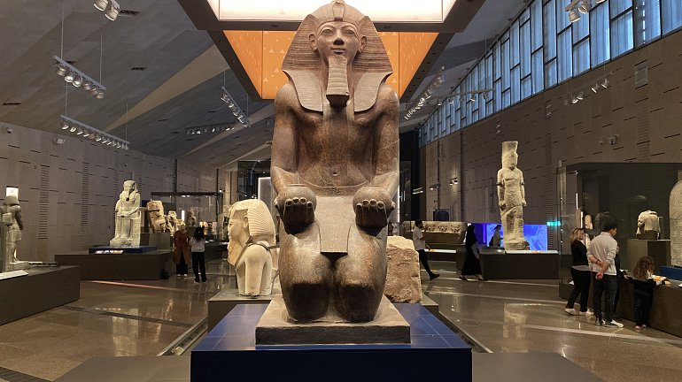 statue-of-queen-hatshepsut-copyright-of-gem